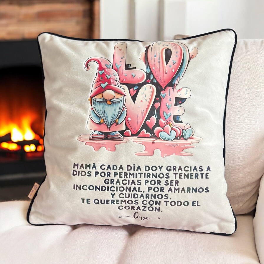 Personaliza tu cojín con frases emotivas y únicas que reflejen tu amor y gratitud.