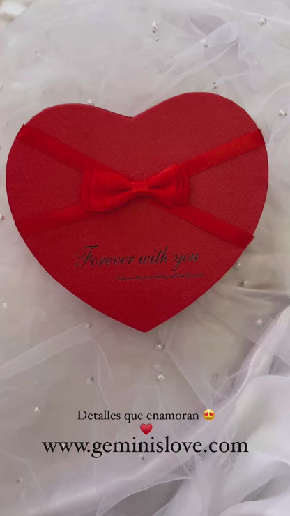 Nuestra Caja Love combina elegancia, dulzura y un toque mágico.